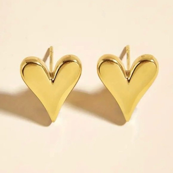 ✨Free People Greta Gold Heart Earrings - Picture 4 of 7